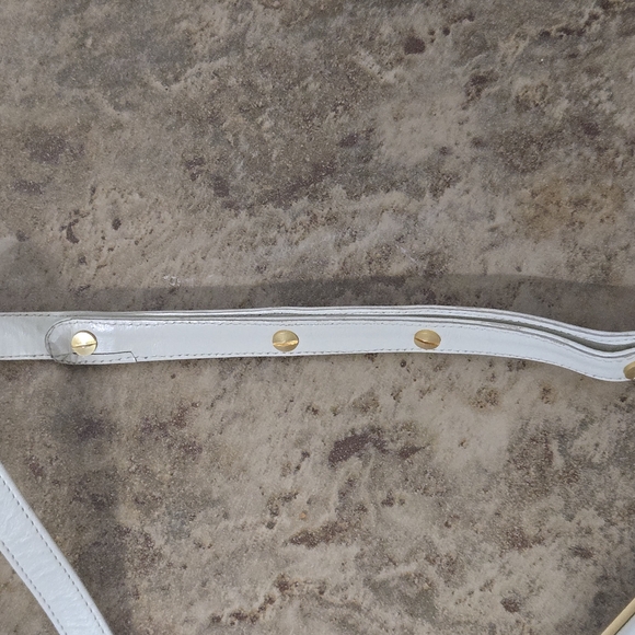 Vintage Salvatore Ferragamo Cream and Gold Shoulder Bag - Picture 7 of 16